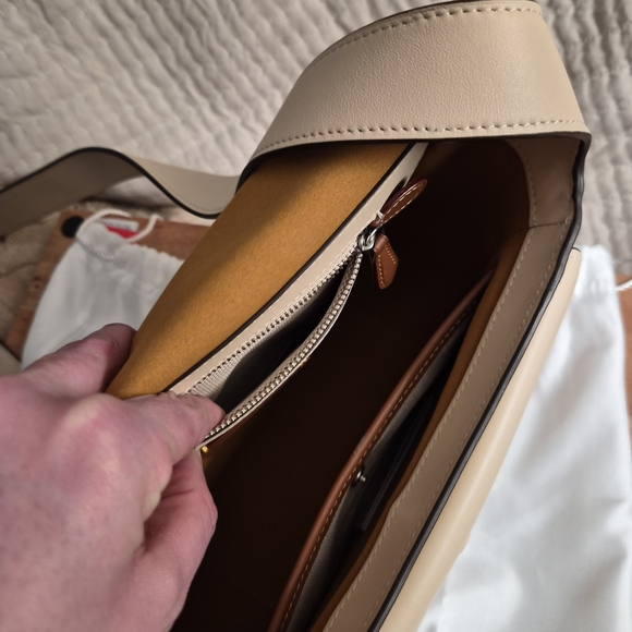 Coach Tabby 26 Messenger Leather Shoulder Bag - Picture 4 of 9